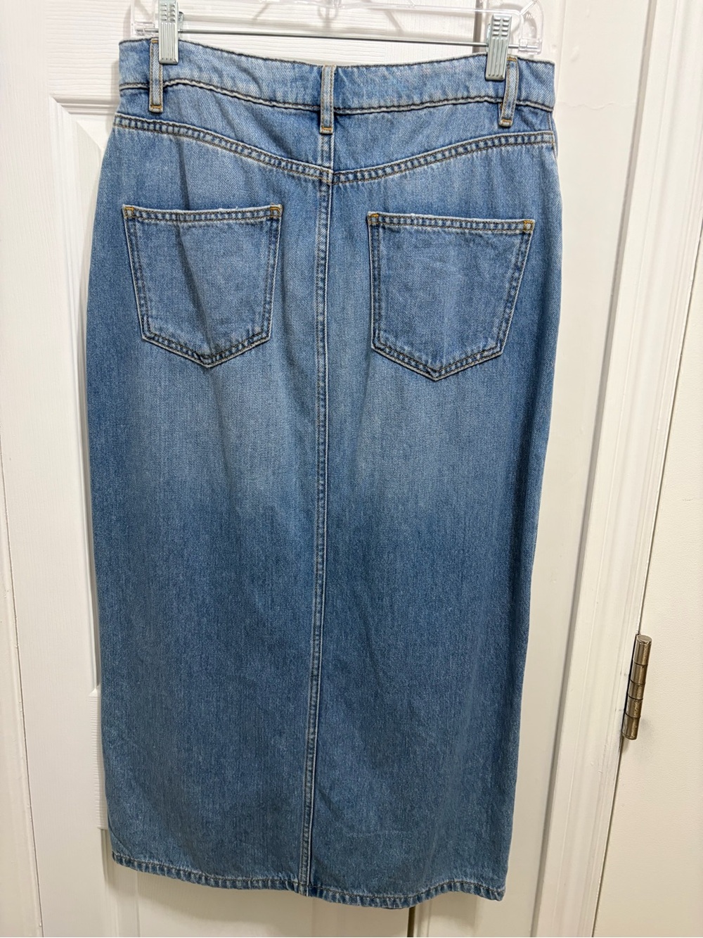 Contemporaine by Simons - Light Wash Organic Cotton Midi Denim Skirt - Size 6 - Picture 5 of 9